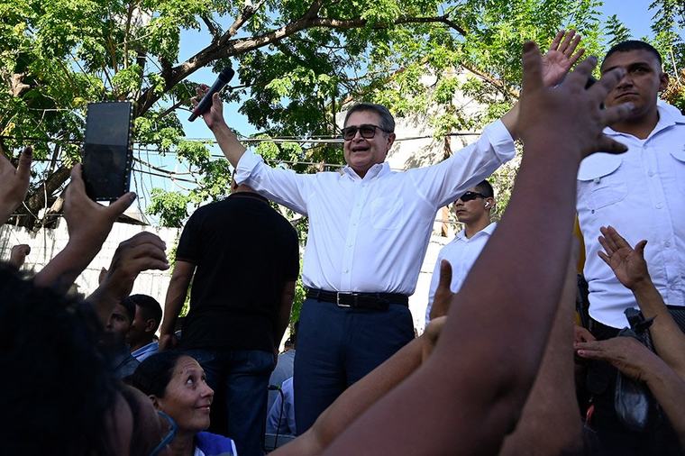 Juan Orlando Hernández, libre por caso de corrupción