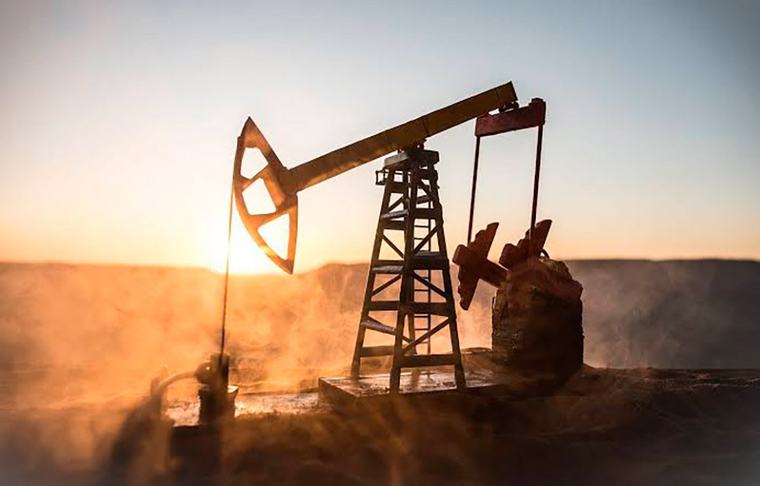 Nivel de alza del petróleo en un mercado tenso por hostilidades en Medio Oriente