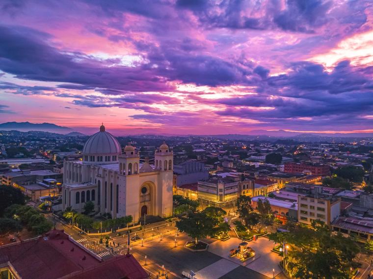 El Salvador lidera el crecimiento de la actividad económica regional