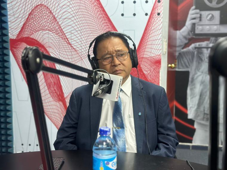 Politólogo dice que el mayor enemigo del FMLN es su secretario