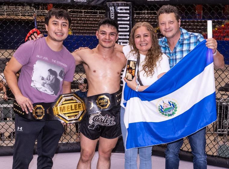 Peleador salvadoreño Ronaldo Quan conquistó título mundial en artes marciales mixtas