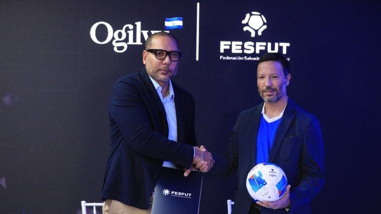Fesfut y Ogilvy buscan «Re enamorar» con el fútbol salvadoreño