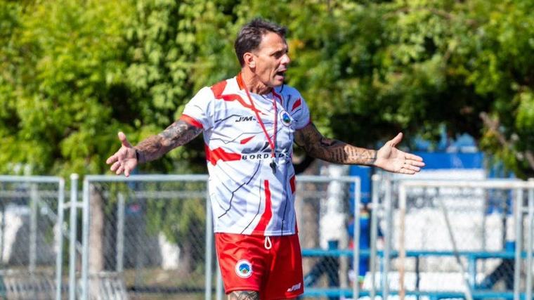 «Aquí muchos opinan de fútbol, pero no saben nada», Nino Piazzi, DT de Cacahuatique