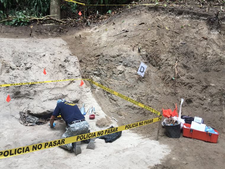 “Y nunca más volvió”: las madres que buscan a ciegas a los desaparecidos de El Salvador
