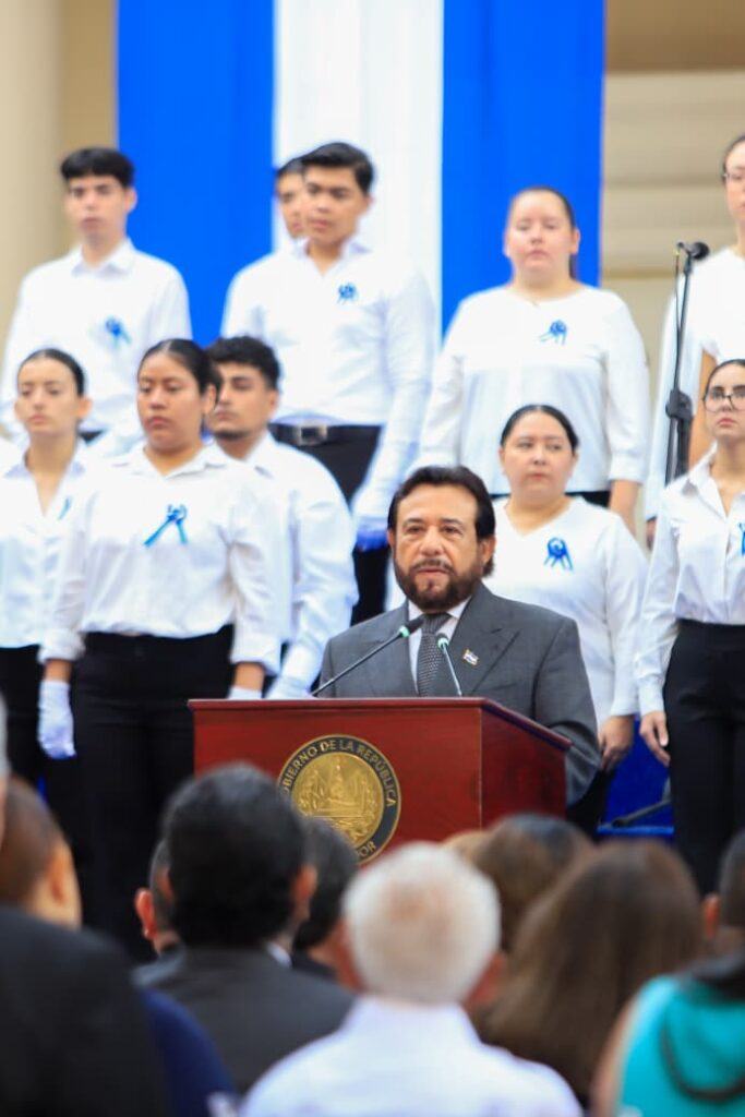Vicepresidente Félix Ulloa encabeza inicio del Mes Cívico en el Palacio Nacional