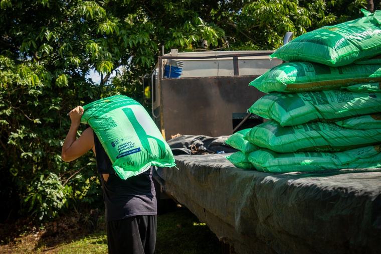 ISC entregó 334 quintales de fertilizante y blinda a caficultores de occidente contra los efectos climáticos
