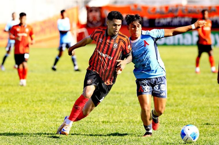 Empate caliente entre Águila y Alianza en el estadio Barraza