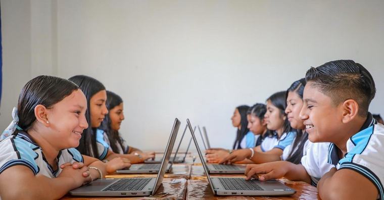 Estudiantes salvadoreños alcanzan resultados comparables con Alemania y Suecia en evaluación internacional