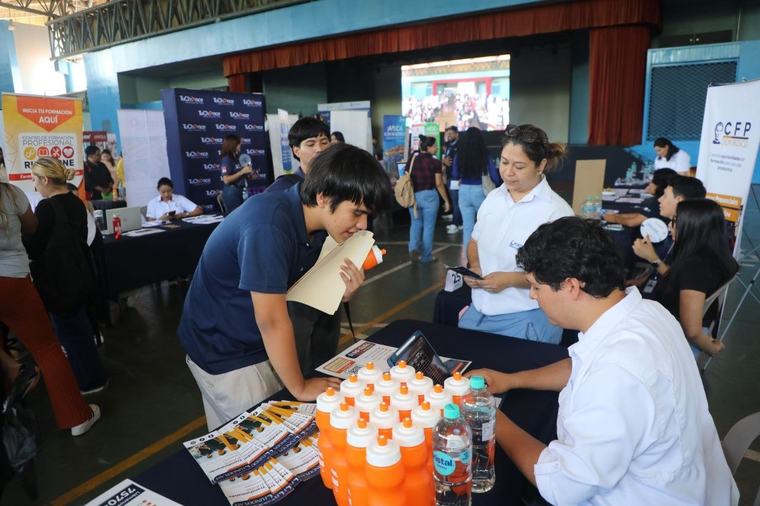 Fusalmo desarrolla una feria de oportunidades para jóvenes de Soyapango